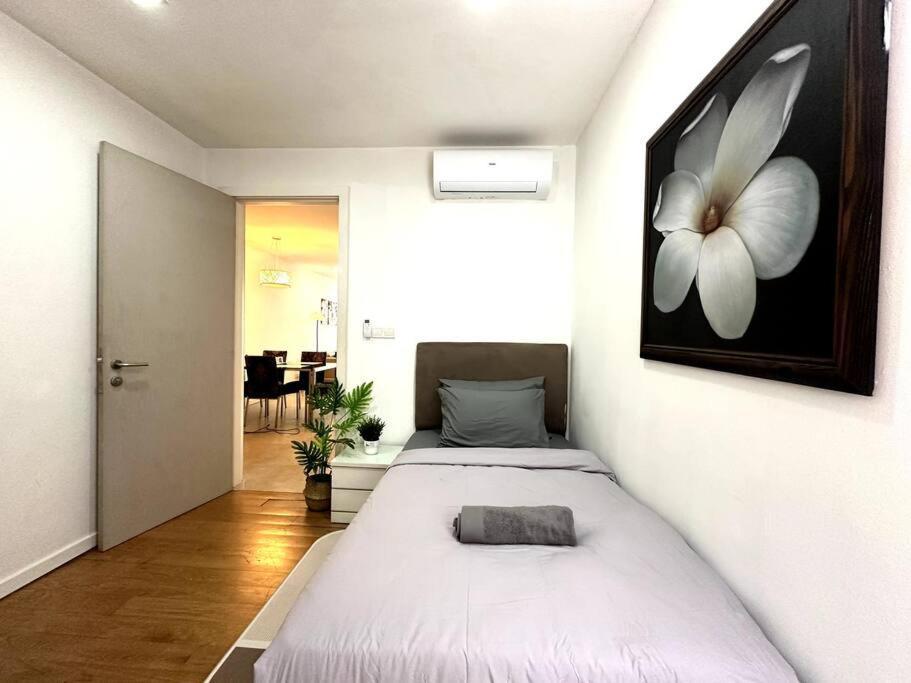 1 Min To Pavilion,klcc & Spacious View,6-7pax Apartment