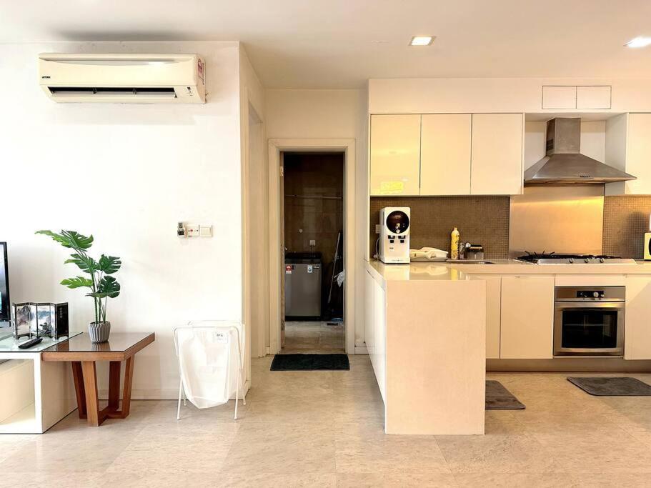 1 Min To Pavilion,klcc & Spacious View,6-7pax Apartment