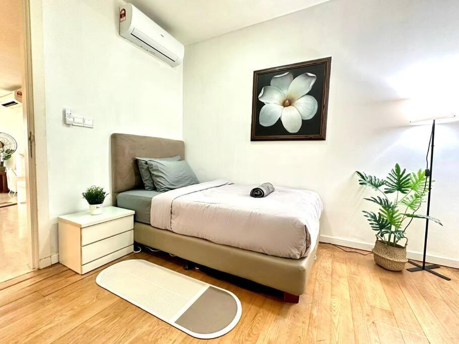 1 Min To Pavilion,klcc & Spacious View,6-7pax Apartment